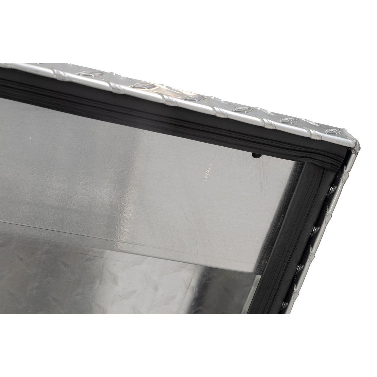 Full-Size Extra Wide 71.5L X 28.25W X 18.5H Cross Truck Box