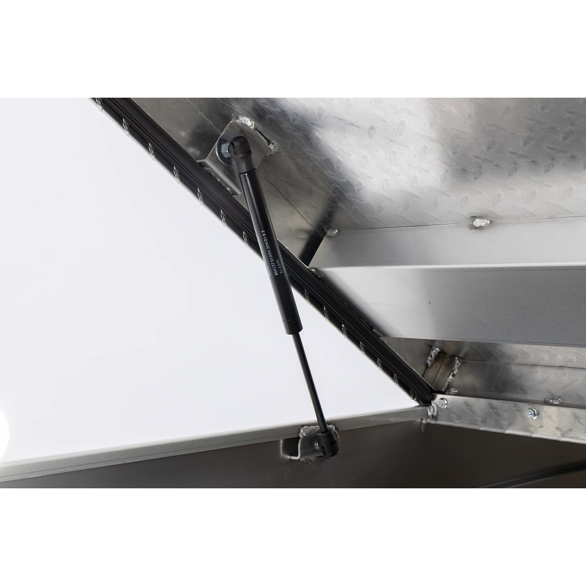 Full-Size Extra Wide 71.5L X 28.25W X 18.5H Cross Truck Box